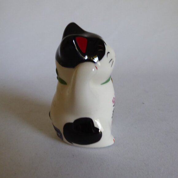 VINTAGE NEW JAPANESE JAPAN 3.25” MANEKI NEKO PORCELAIN FIGURINE - Picture 8 of 12
